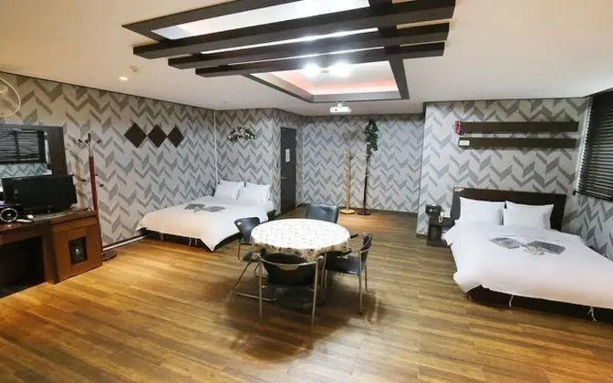 Oda (Large Cinema Party Room)