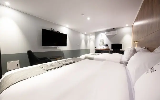 Oda (Deluxe Twin Bed (Netflix Available))