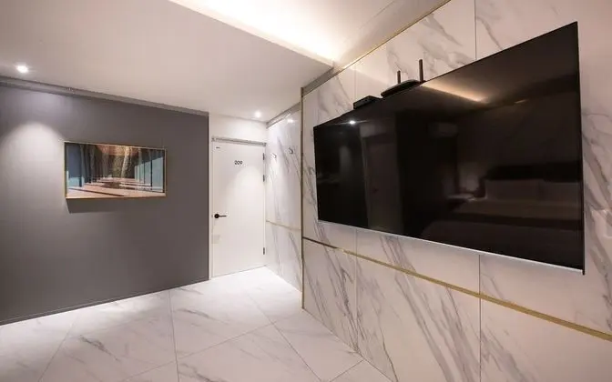 Oda (Royal Suite-A (styler Netflix availab)