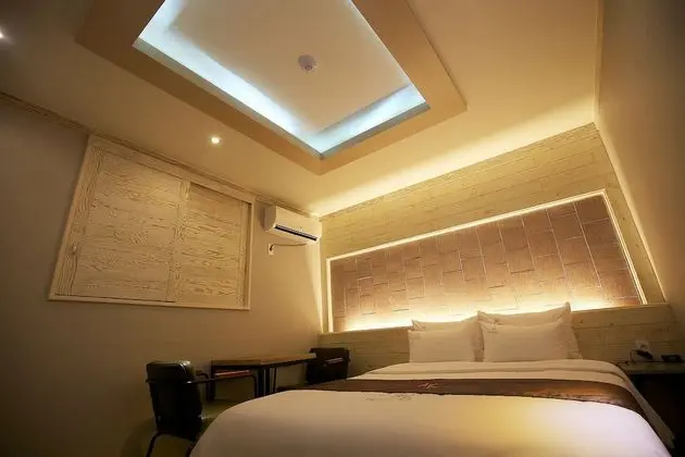 Oda (Non-smoking rooms (no hard PC Netflix)