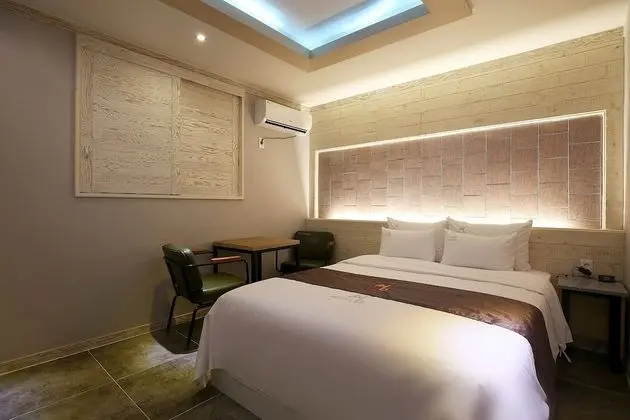 Oda (Non-smoking rooms (no hard PC Netflix)