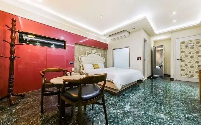 Oda (Styler (free breakfast))