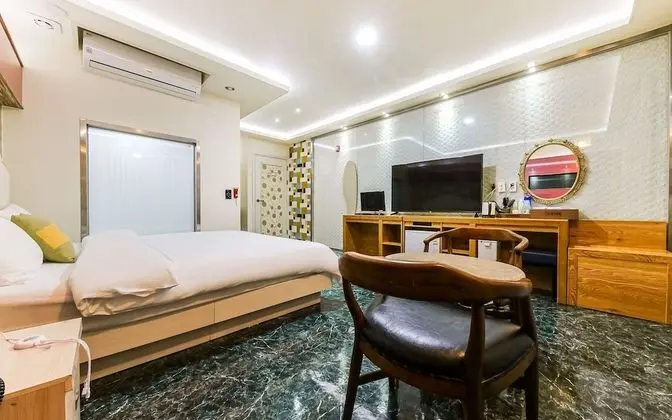 Oda (Styler (free breakfast))