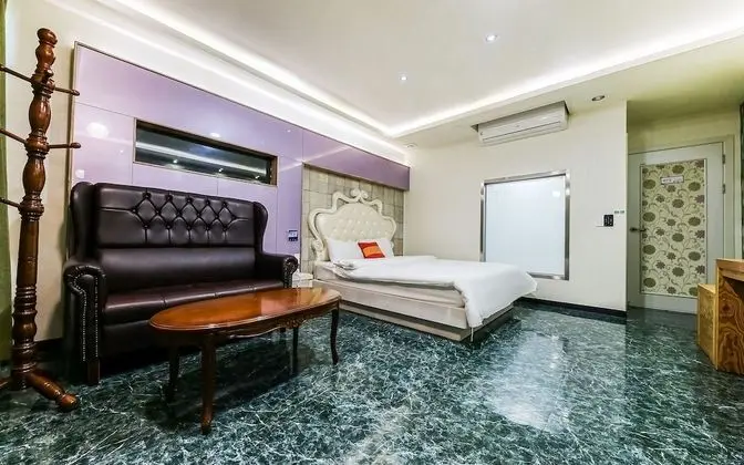 Oda (Styler (free breakfast))