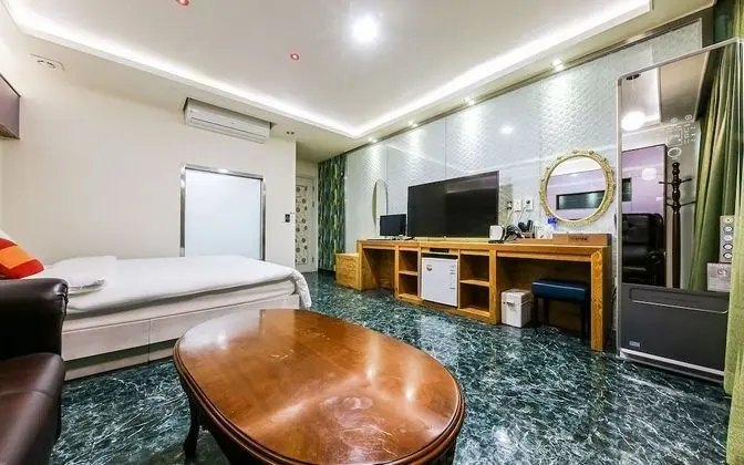 Oda (Styler (free breakfast))