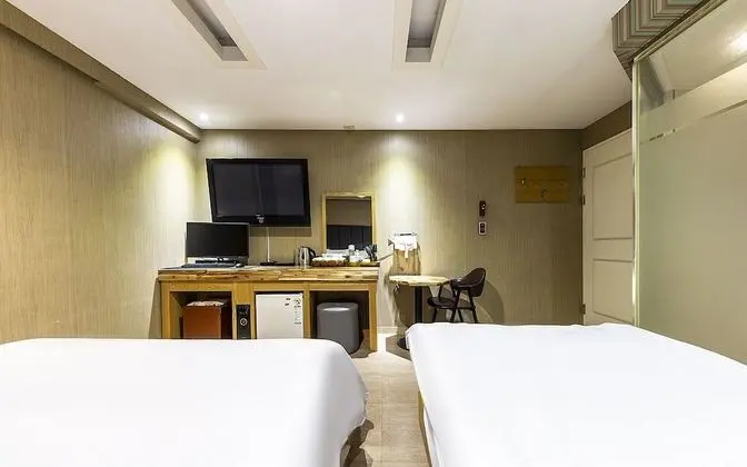 Oda (Twin (Double + Single Bed))