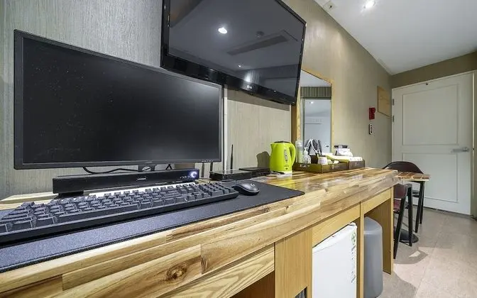 Oda (Twin (Double + Single Bed))