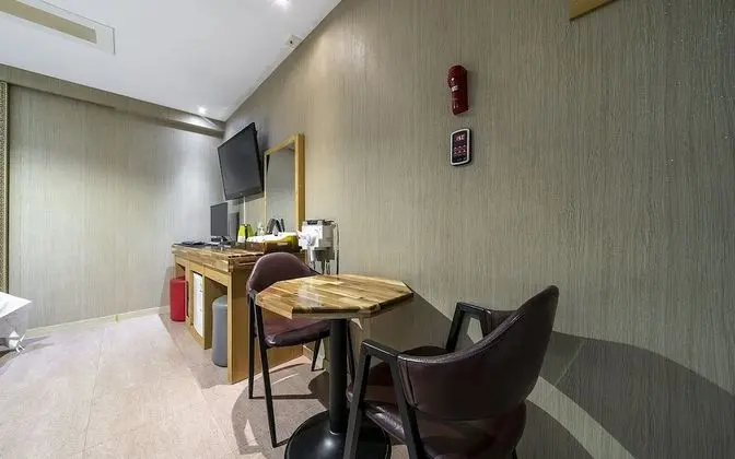 Oda (Twin (Double + Single Bed))