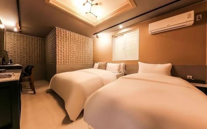 Oda (Twin Room (1PC Netflix available Doub)