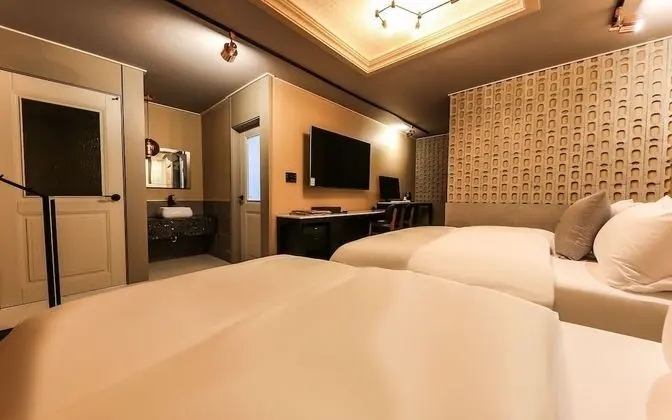 Oda (Twin Room (1PC Netflix available Doub)