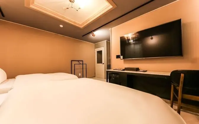 Oda (Twin Room (1PC Netflix available Doub)