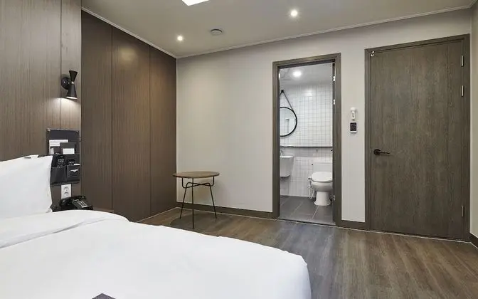 Oda (Standard-No parking (King bed 1PC 43")