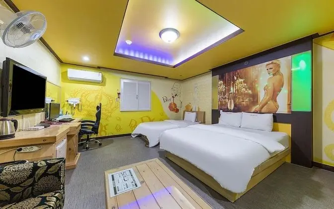 Oda (Twin room (Netflix/Battleground use s)