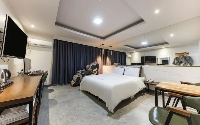 Oda (Massage Chair Room (Ramyeon 2pc Bath )