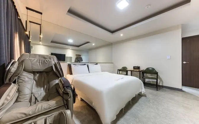 Oda (Massage Chair Room (Ramyeon 2pc Bath )