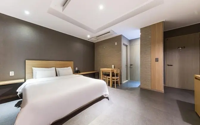 Oda (Standard-Full time (Netflix available)