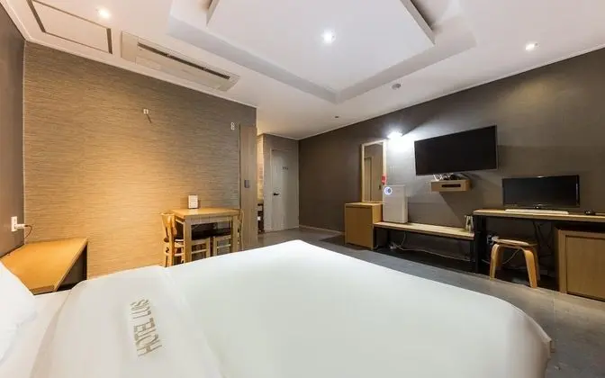 Oda (Standard-Full time (Netflix available)