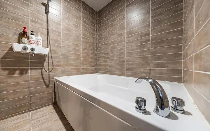 Oda (Standard-Full time (Netflix available)