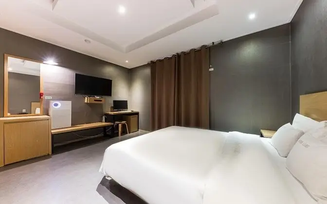 Oda (Standard-Full time (Netflix available)