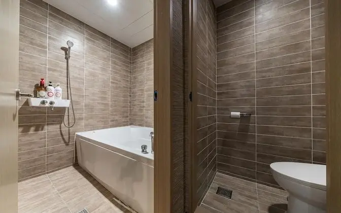 Oda (Standard-Full time (Netflix available)