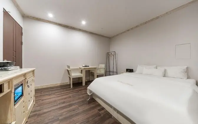 Oda (Best value for money (Netflix availab)