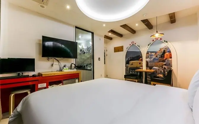 Oda (Standard room (Netflix viewing Latex )