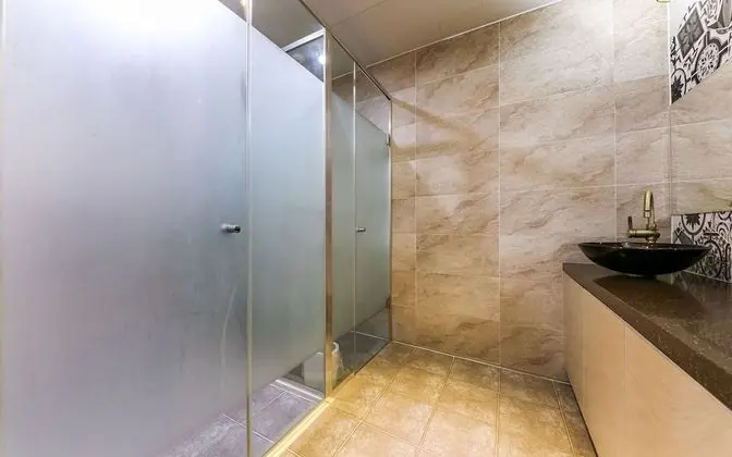 Oda (Standard room (Netflix viewing Latex )