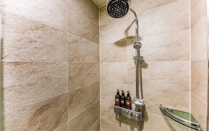 Oda (Standard room (Netflix viewing Latex )