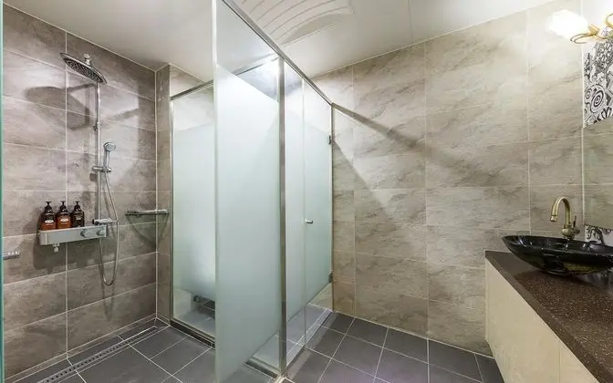 Oda (Standard room (Netflix viewing Latex )