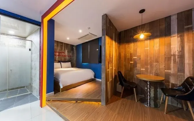 Oda (Standard room (Netflix viewing Latex )