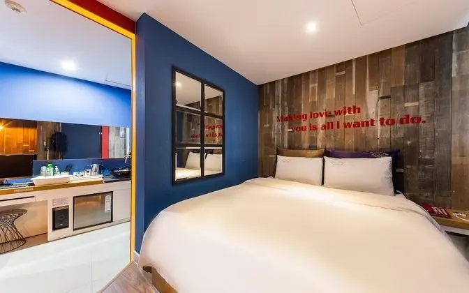 Oda (Standard room (Netflix viewing Latex )