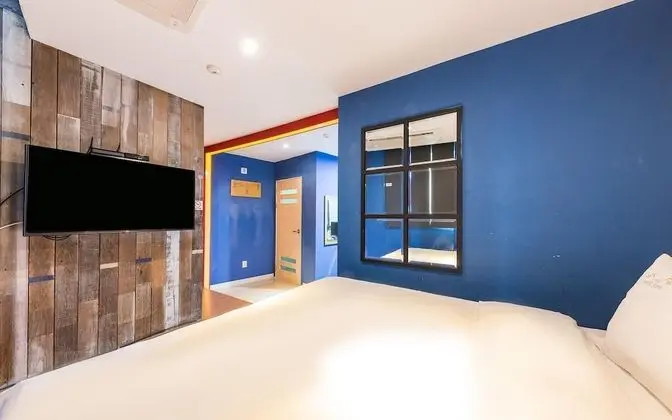 Oda (Standard room (Netflix viewing Latex )