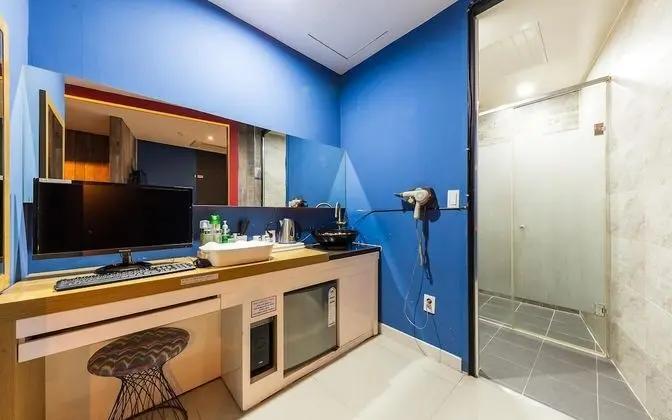 Oda (Standard room (Netflix viewing Latex )