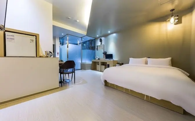 Oda (Deluxe - Monday)