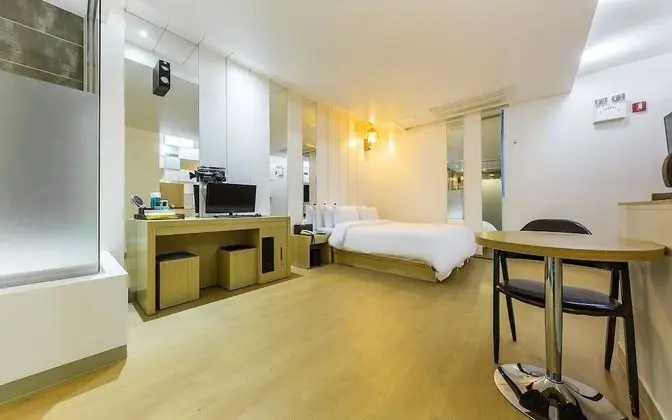 Oda (Deluxe - Tuesday)