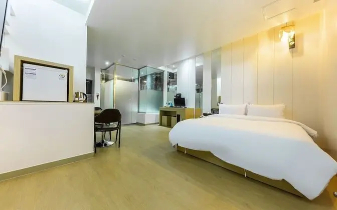 Oda (Deluxe - Tuesday)