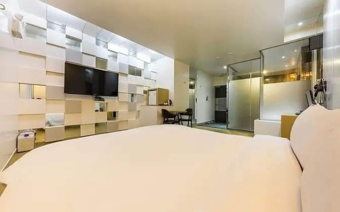 Oda (Deluxe - Tuesday)