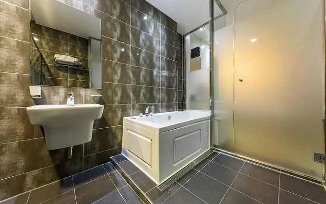 Oda (Deluxe - Tuesday)