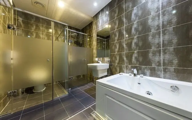 Oda (Deluxe - Tuesday)