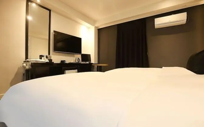 Oda (Twin Room (Netflix viewing available))