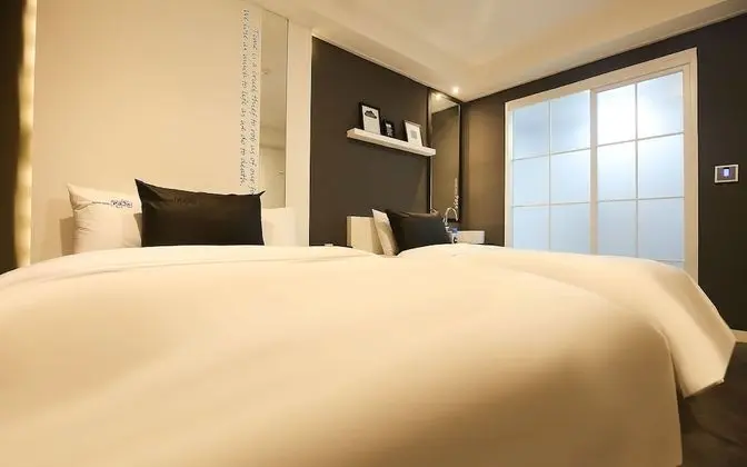 Oda (Twin Room (Netflix viewing available))