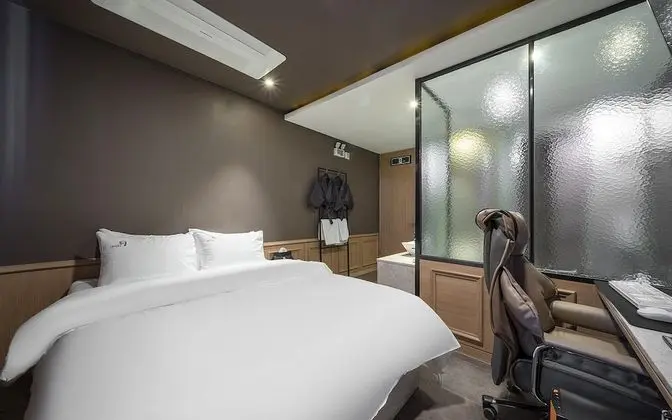 Oda (Deluxe (75-inch TV wave 1PC Netflix a)