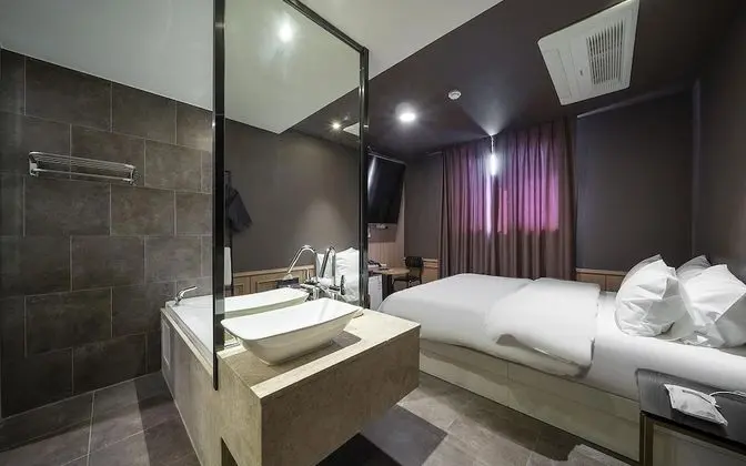 Oda (Deluxe (75-inch TV wave 1PC Netflix a)