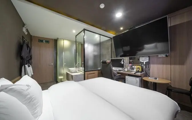 Oda (Deluxe (75-inch TV wave 1PC Netflix a)