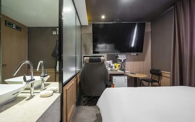 Oda (Deluxe (75-inch TV wave 1PC Netflix a)