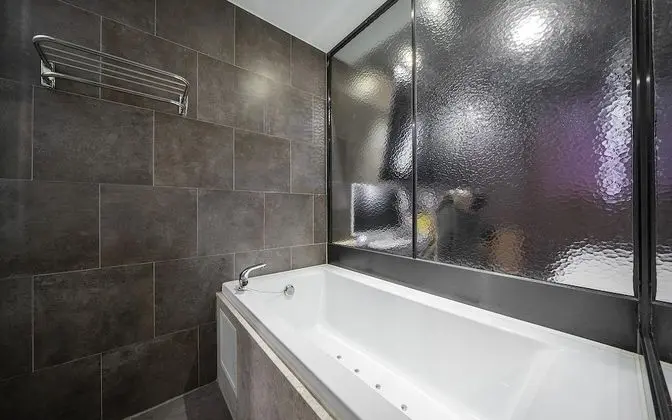 Oda (Deluxe (75-inch TV wave 1PC Netflix a)