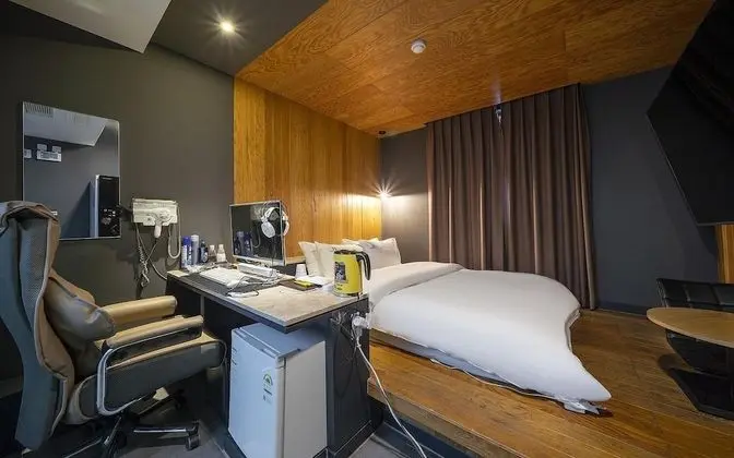 Oda (Deluxe (75-inch TV wave 1PC Netflix a)