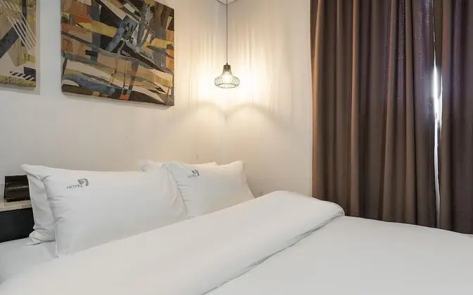 Oda (Deluxe (75-inch TV wave 1PC Netflix a)