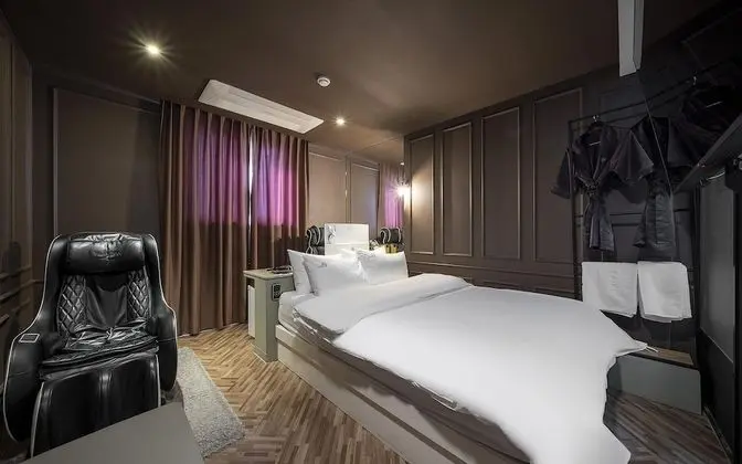 Oda (Deluxe (75-inch TV wave 1PC Netflix a)