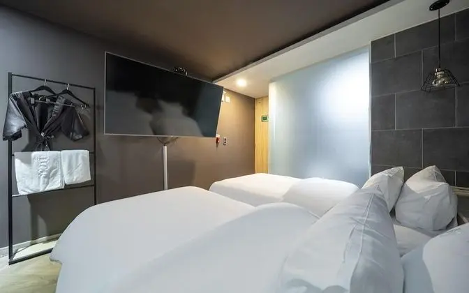 Oda (Deluxe (75-inch TV wave twin 1PC Netf)